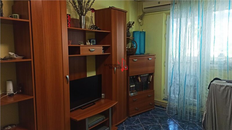 Basarabia- Diham 3 camere, et.1, 70mp, centrala, bl.1983, amenajat,