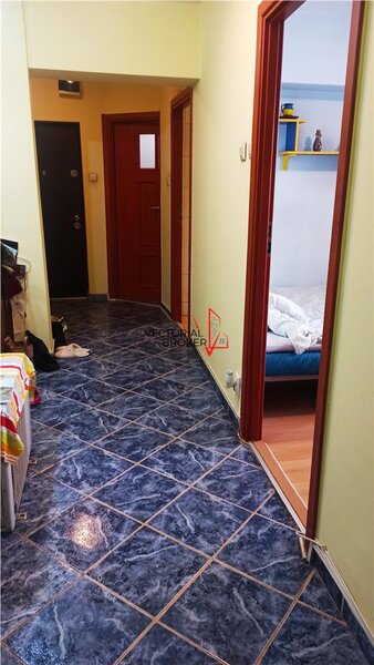 Basarabia- Diham 3 camere, et.1, 70mp, centrala, bl.1983, amenajat,